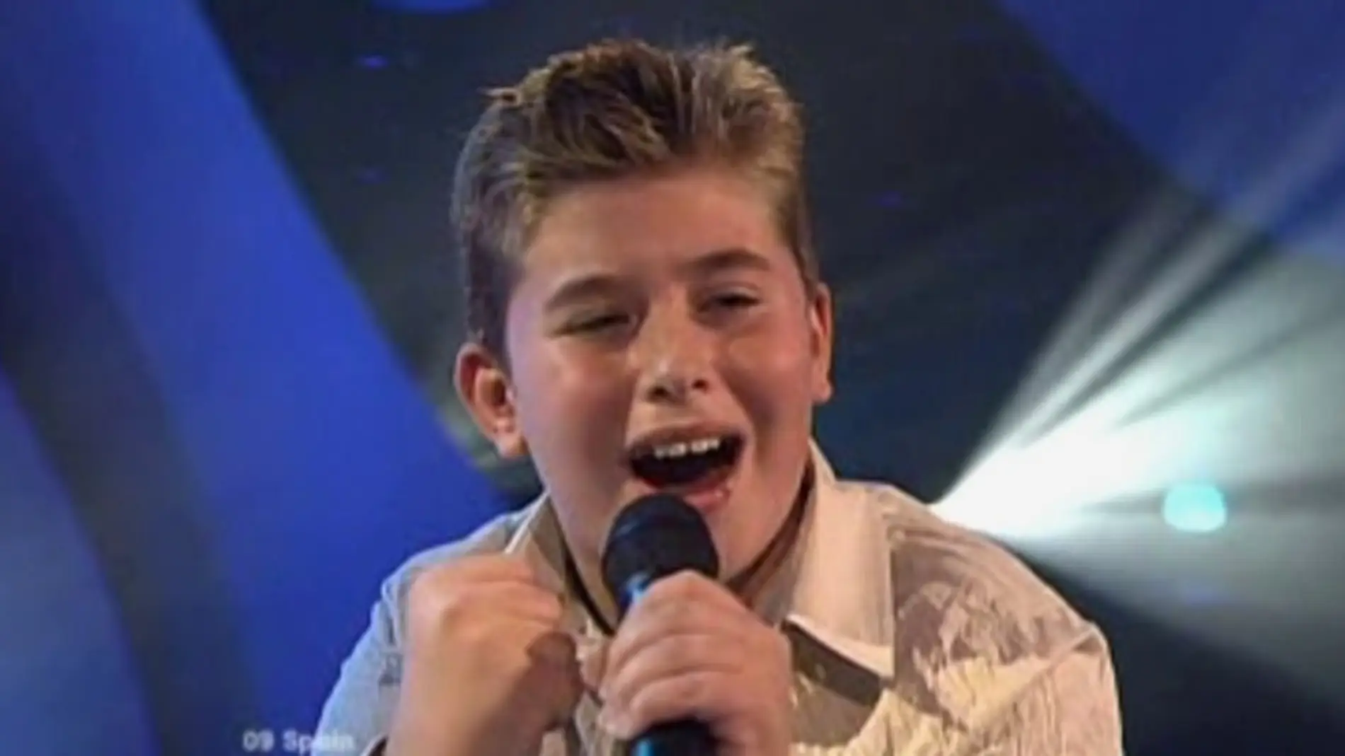 Sergio García cantó 'Desde el cielo' en Eurovisión Junior 2003