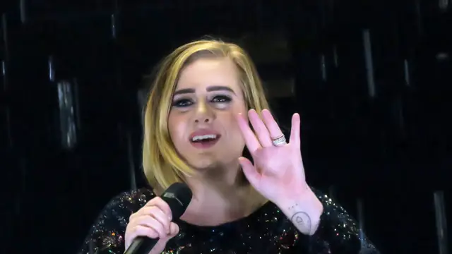Muere el padre de Adele a los 57 años