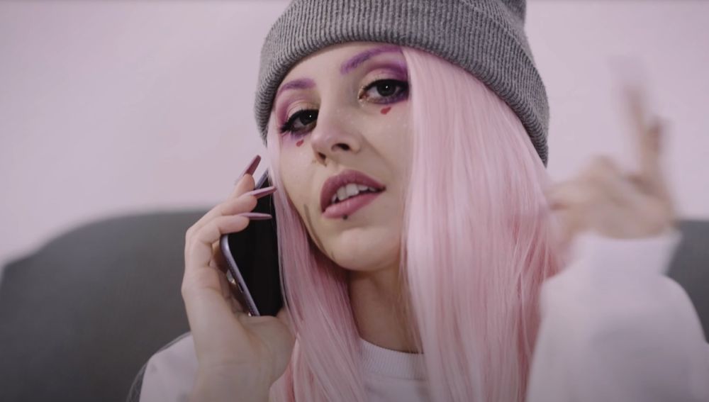 Claudia Caparrós 'Cheesy' en el vídeo de 'Baby'