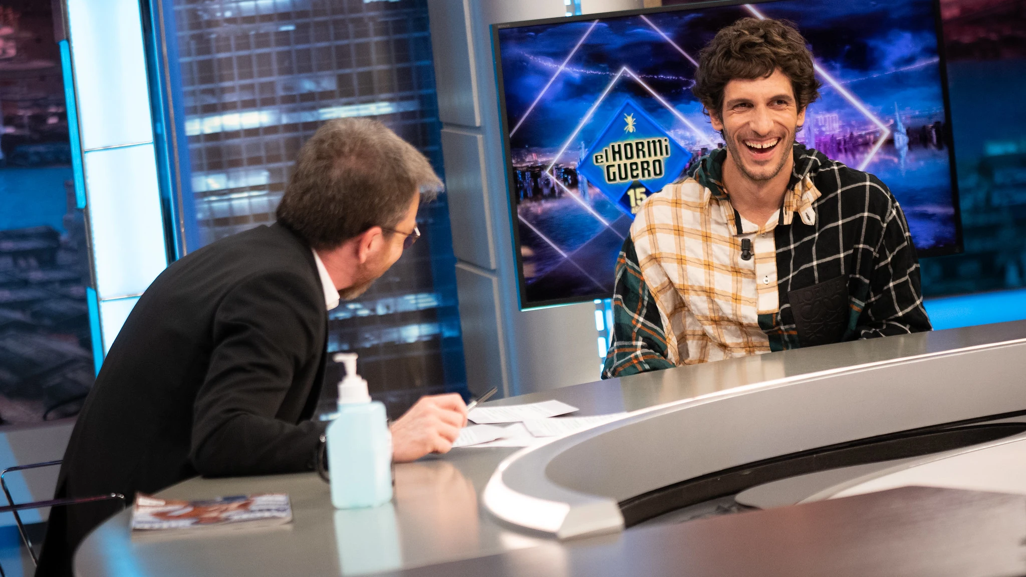 Quim Gutiérrez confiesa en 'El Hormiguero 3.0' sus manías en los hoteles: cuadros, muebles y bolígrafos Quim Gutiérrez confiesa en 'El Hormiguero 3.0' sus manías en los hoteles: cuadros, muebles y bolígrafos