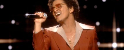 Bruno Mars consigue 5 singles con Disco de Diamante