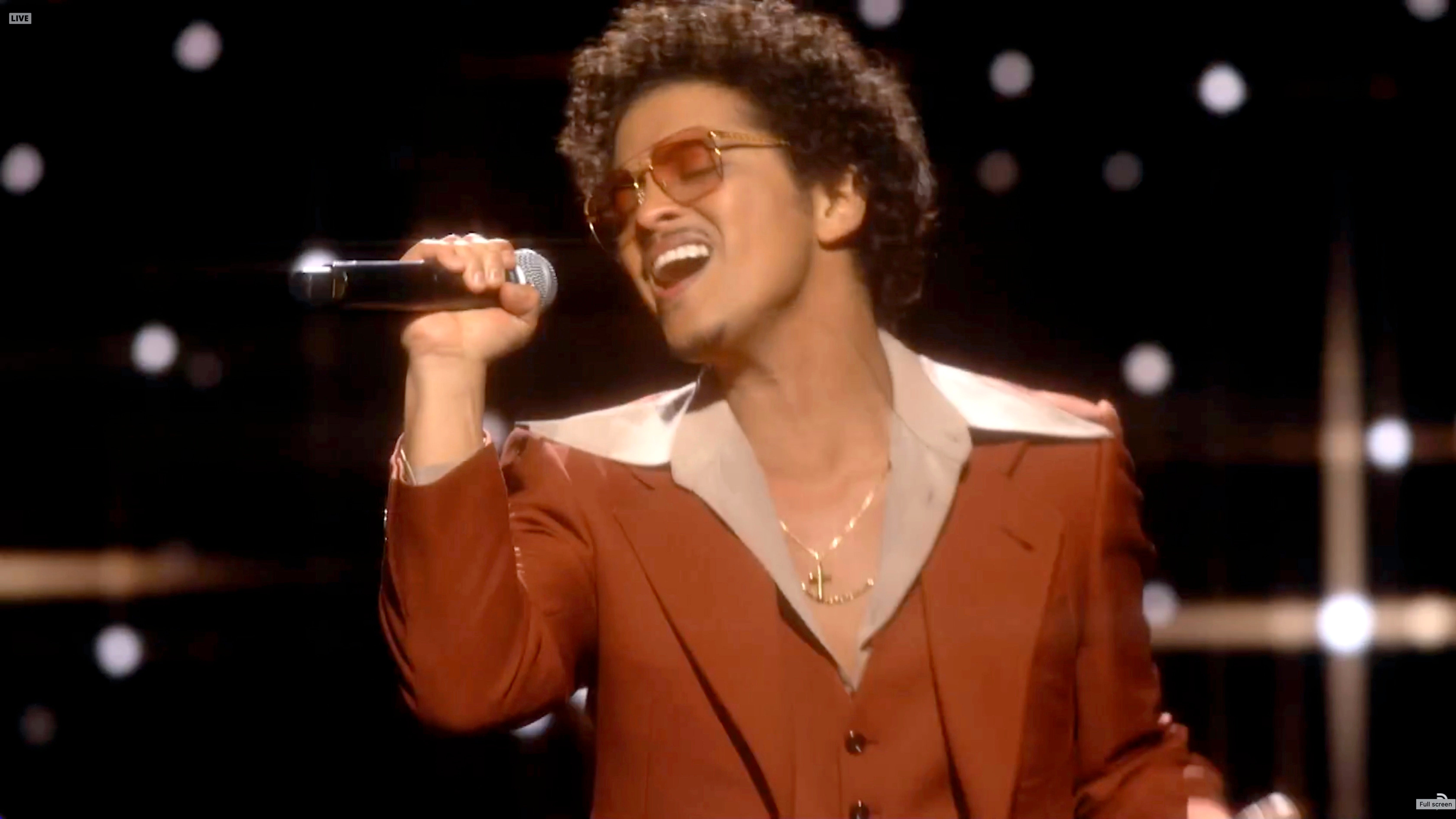 Bruno Mars consigue 5 singles con Disco de Diamante Bruno Mars consigue 5 singles con Disco de Diamante