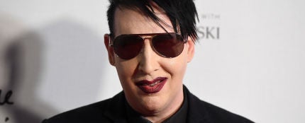 El vídeo de Marilyn Manson en el que obliga a una joven a beber orina mientras la amenaza con una pistola