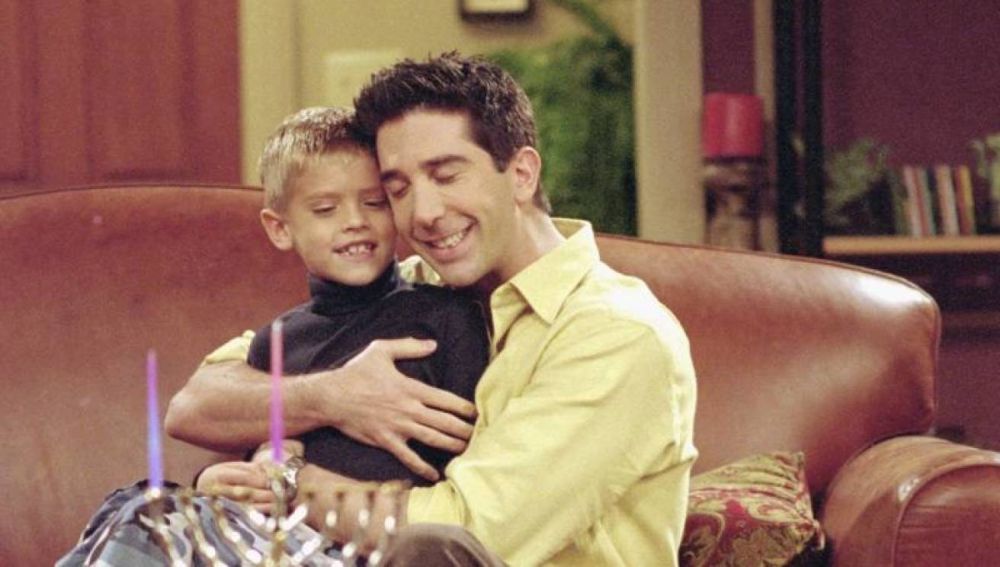 Así ha cambiado Cole Sprouse, el hijo de Ross en 'Friends'