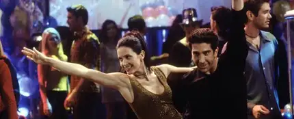Courteney Cox y Ed Sheeran recrean el baile de Mónica y Ross en 'Friends' Courteney Cox y Ed Sheeran recrean el baile de Mónica y Ross en 'Friends'