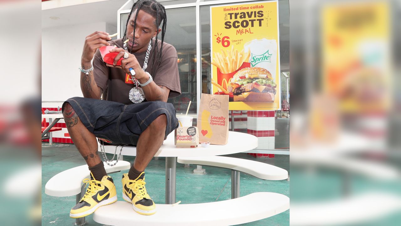 Las zapatillas de 100.000 d lares con las que Travis Scott fue a