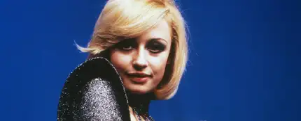 El homenaje a Raffaella Carrà en el partido Italia-España era esto El homenaje a Raffaella Carrà en el partido Italia-España era esto