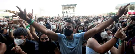 Miles de jóvenes disfrutan este jueves en el festival Cruïlla de Barcelona Miles de jóvenes disfrutan este jueves en el festival Cruïlla de Barcelona