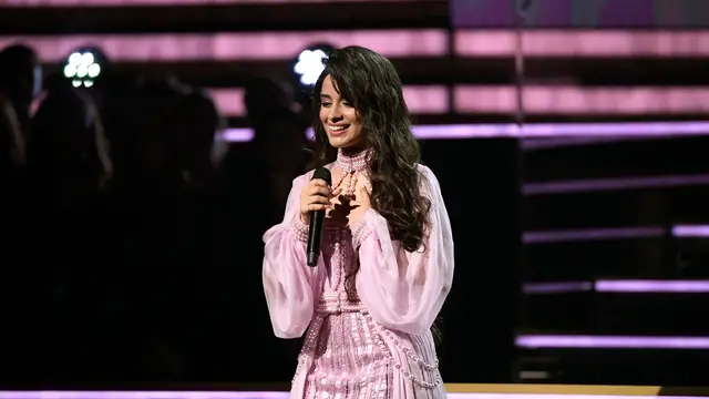 Camila Cabello se revela contra las críticas a su físico: "Tenemos curvas y celulitis y estrías y grasa"
