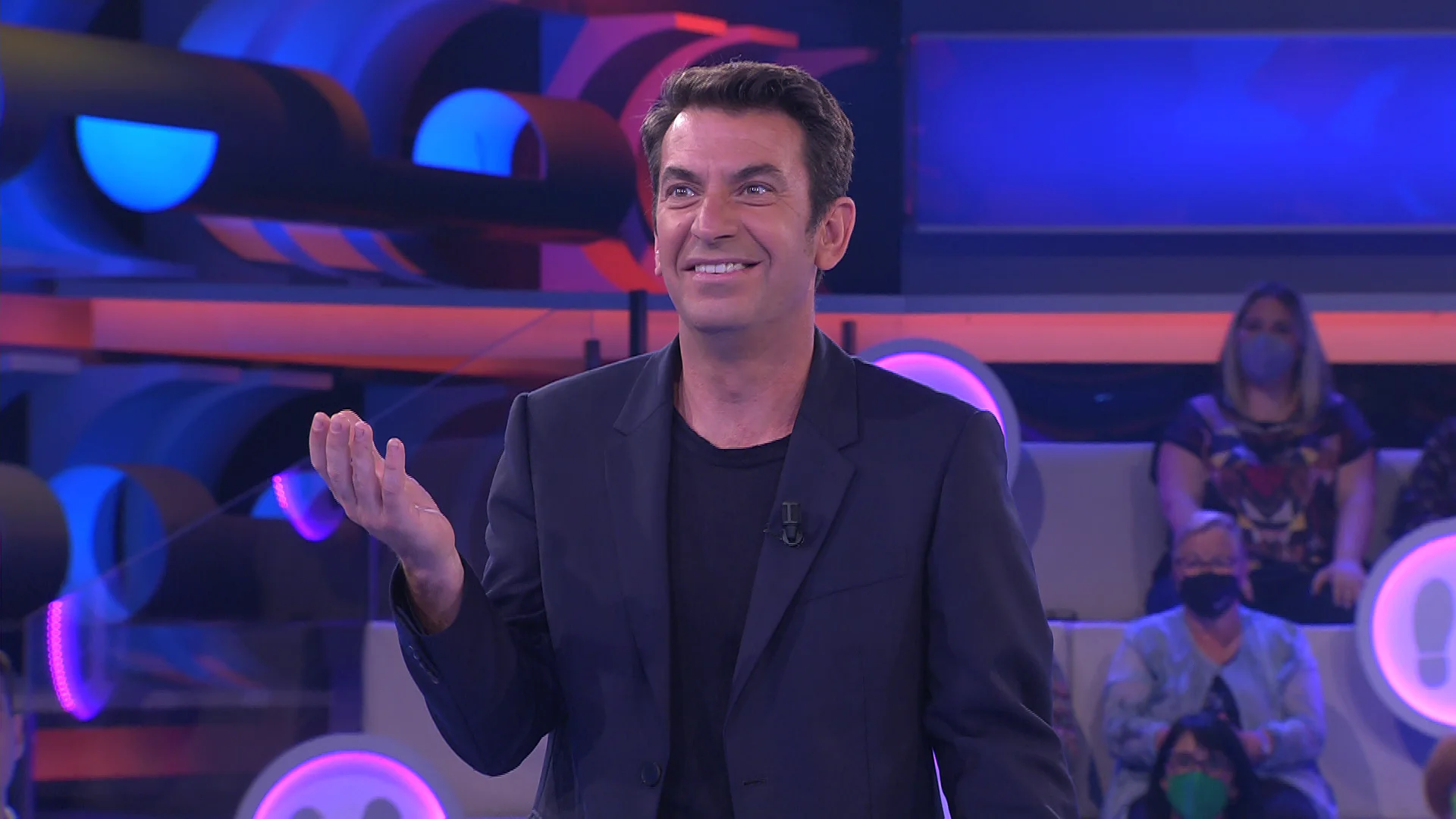 Arturo Valls pierde el hilo del programa gracias a una increíble sorpresa