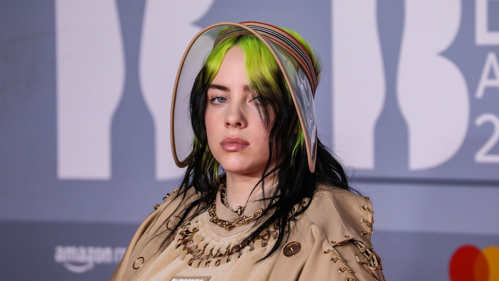 Billie Eilish y su fallida estrategia de llevar ropa holgada