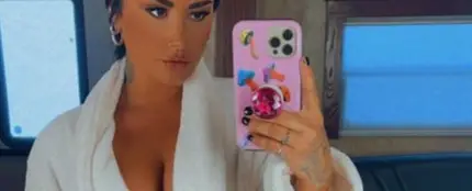 Demi Lovato, en el camerino. Demi Lovato, en el camerino.