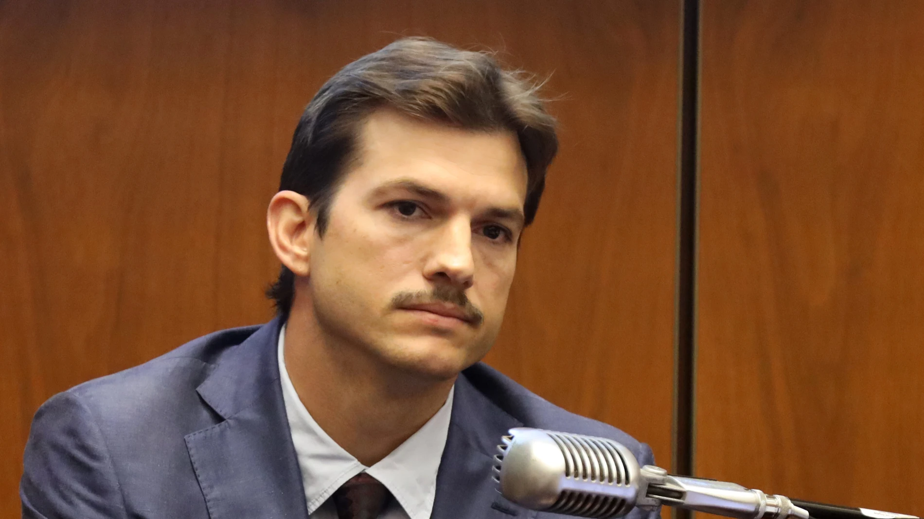 Ashton Kutcher testifica en el juicio