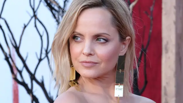 La dura adolescencia de Mena Suvari: violada con 12 años, constantes abusos sexuales y adicción a las drogas