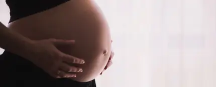 Una mujer embarazada Una mujer embarazada