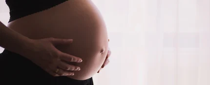 Una mujer embarazada Una mujer embarazada