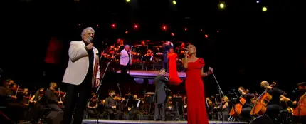 Marta Sánchez y Plácido Domingo cantan juntos el himno de España Marta Sánchez y Plácido Domingo cantan juntos el himno de España