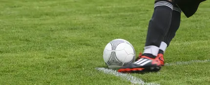 Armani viste por primera vez a los jugadores de un equipo de fútbol: esta es la camiseta Armani viste por primera vez a los jugadores de un equipo de fútbol: esta es la camiseta