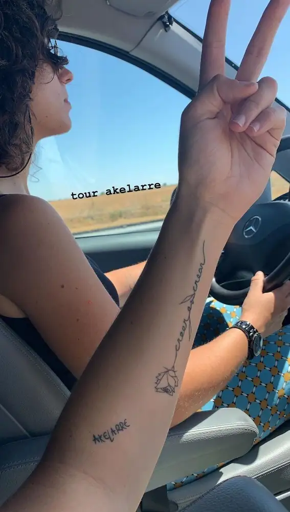 El tatuaje 'Creer es crear' de Lola Índigo.