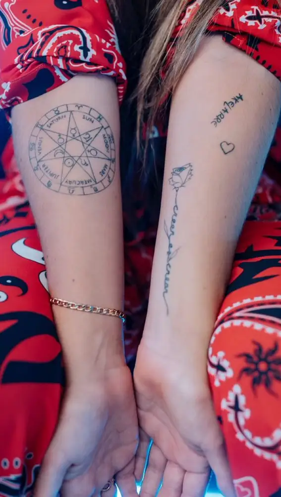 Los tatuajes de Akelarre de Lola Índigo.