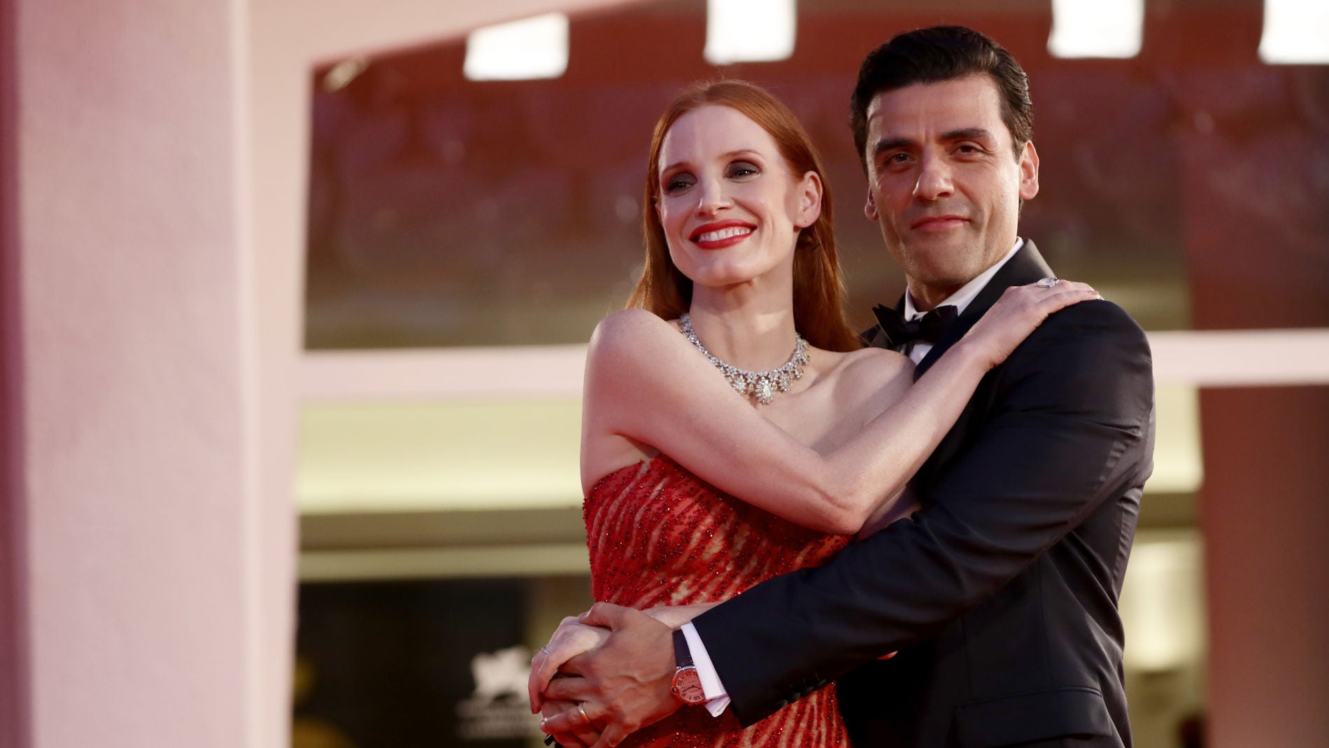 El ardiente momentazo de Jessica Chastain y Oscar Isaac en Venecia foto