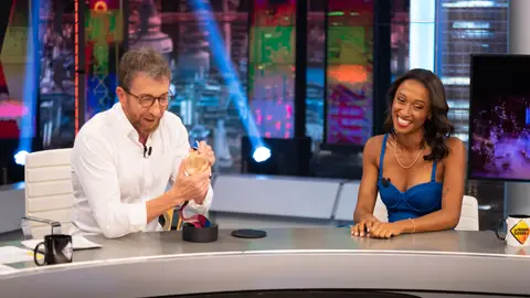 Ana Peleteiro aclara sus polémicas declaraciones sobre el color de su piel: "La diferencia nos enriquece" Ana Peleteiro aclara sus polémicas declaraciones sobre el color de su piel: "La diferencia nos enriquece"