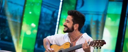 Camilo emociona al cantar 'Millones' a guitarra en 'El Hormiguero' Camilo emociona al cantar 'Millones' a guitarra en 'El Hormiguero'