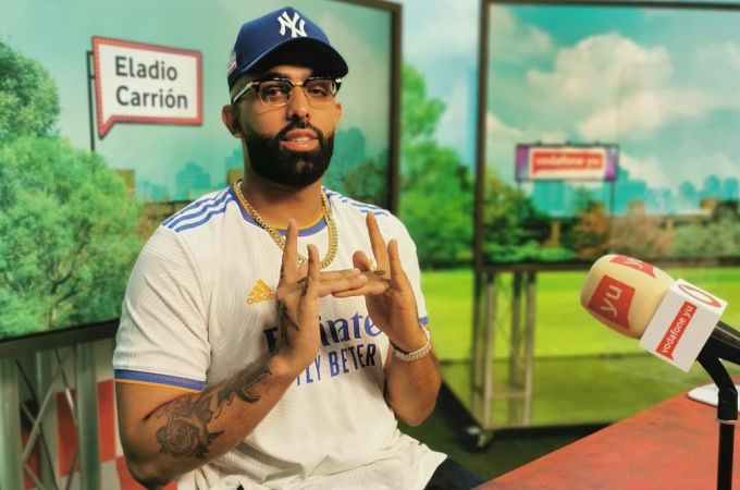 Eladio Carrión visita 'yu, No te pierdas nada' Eladio Carrión visita 'yu, No te pierdas nada'
