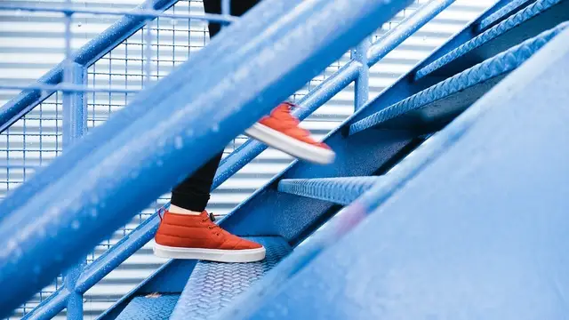 Subir una escalera