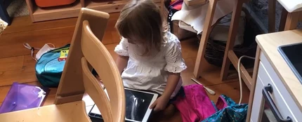 La divertida y surrealista conversación de una niña gallega con Siri: "Porque eu falo en galego" La divertida y surrealista conversación de una niña gallega con Siri: "Porque eu falo en galego"