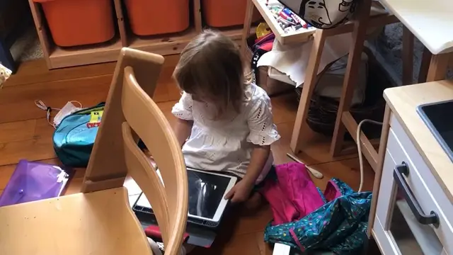 La divertida y surrealista conversación de una niña gallega con Siri: "Porque eu falo en galego"