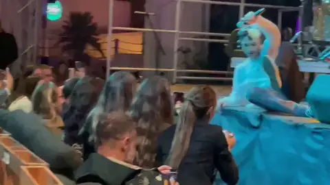 La versión de 'Tiroteo' de Pol Granch en Lleida La versión de 'Tiroteo' de Pol Granch en Lleida