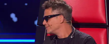 Alejadro Sanz explica la razón por la que se pone las gafas de sol en 'La Voz' Alejadro Sanz explica la razón por la que se pone las gafas de sol en 'La Voz'
