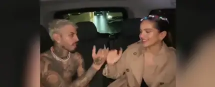 El primer besazo de Rosalía y Rauw Alejandro en público El primer besazo de Rosalía y Rauw Alejandro en público