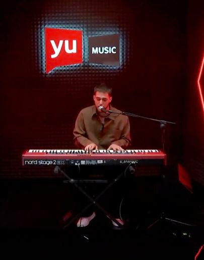 St. Pedro nos deleita con su 'Cerca del sol' en directo en 'yu Music' St. Pedro nos deleita con su 'Cerca del sol' en directo en 'yu Music'