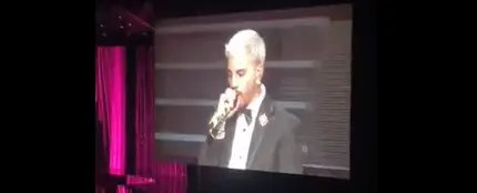 Rauw Alejandro declara su amor a Rosalía en pleno concierto Rauw Alejandro declara su amor a Rosalía en pleno concierto