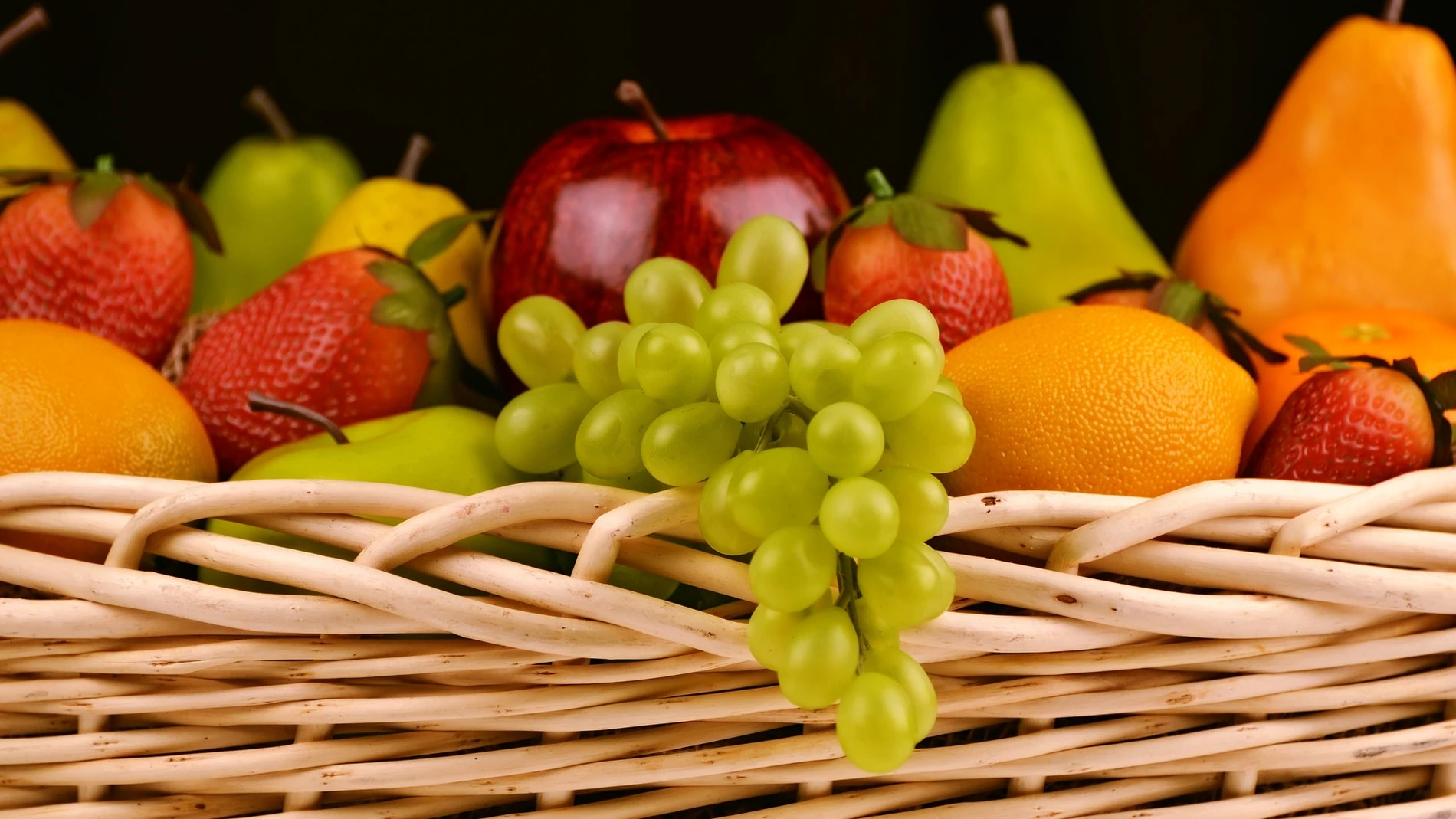 ¿Es malo comer fruta por la noche?