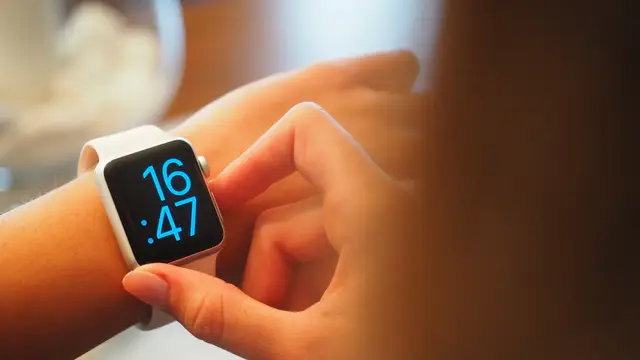 ¿Debemos adelantar o retrasar los relojes por el cambio de hora?