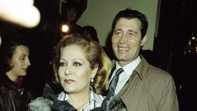 Cómo el móvil del viudo de Concha Márquez Piquer acabó en el féretro de la cantante