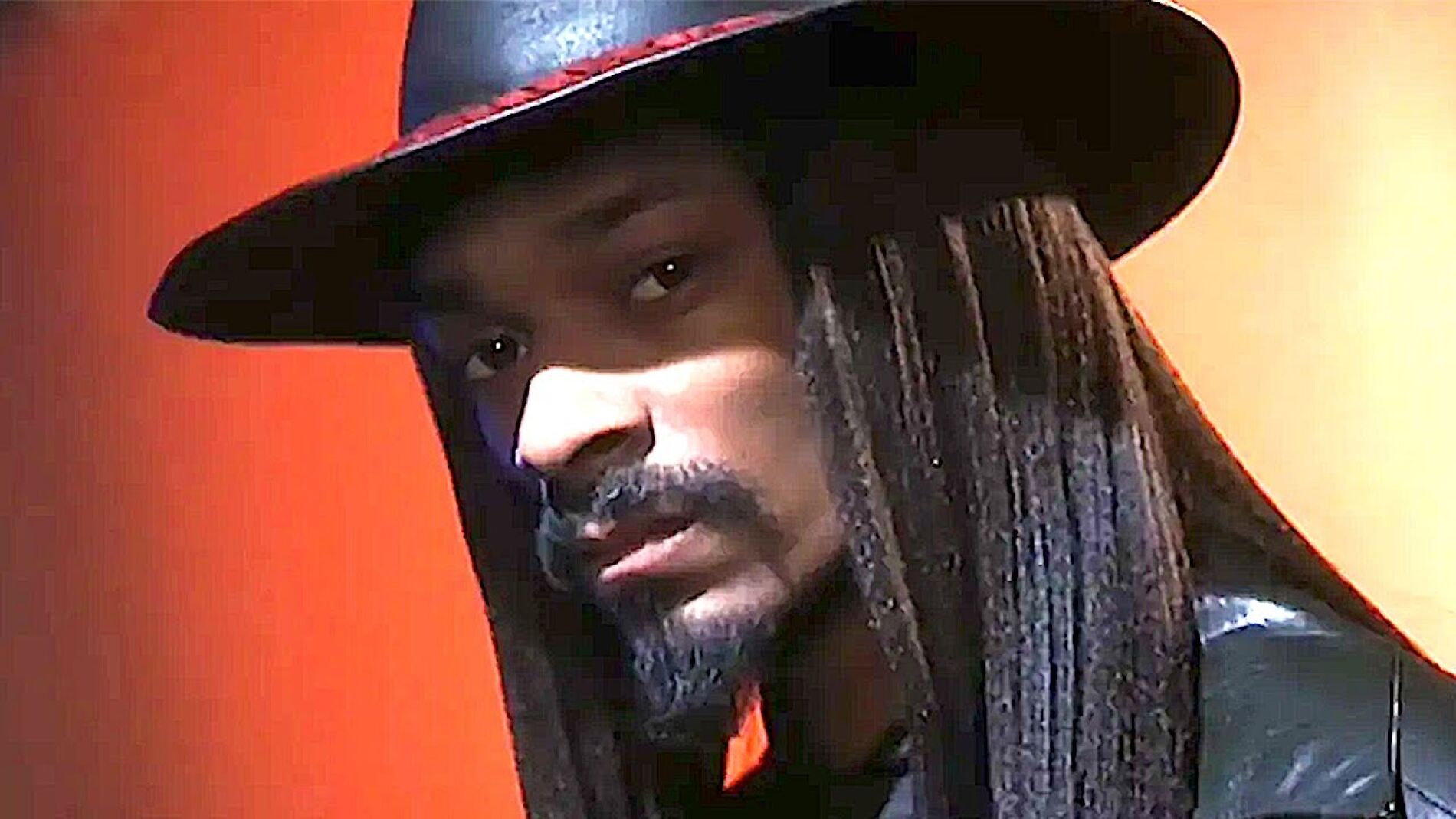 Snoop Dogg – Bones