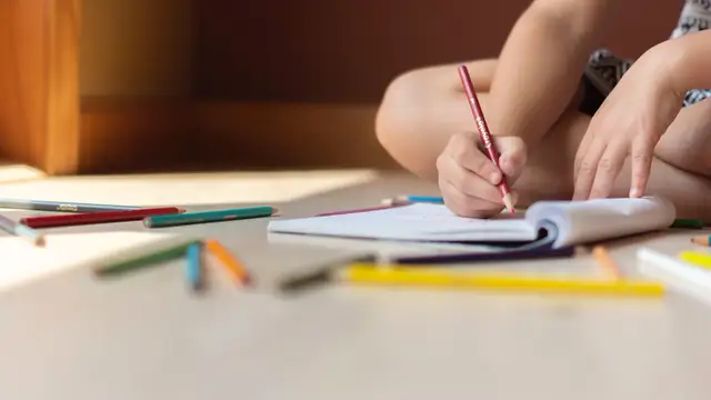 Una profesor comparte la inspiradora nota que unos padres dejaron a su hijo en su agenda escolar