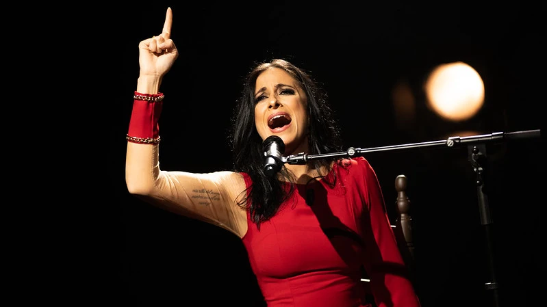 María Peláe llena de arte 'El Hormiguero 3.0' cantando 'Que vengan a por mí'