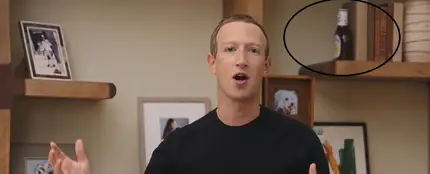Mark Zuckerberg cambia el nombre a Facebook, pero la gente se fija en lo que se ve al fondo de esta foto Mark Zuckerberg cambia el nombre a Facebook, pero la gente se fija en lo que se ve al fondo de esta foto