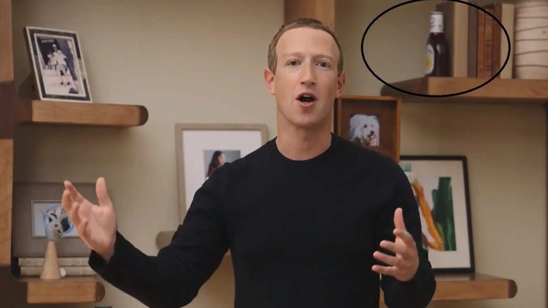 Mark Zuckerberg cambia el nombre a Facebook, pero la gente se fija en lo que se ve al fondo de esta foto 