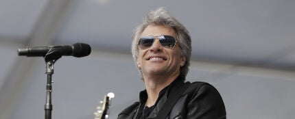 Jon Bon Jovi cancela su concierto minutos antes de empezar tras dar positivo en Covid