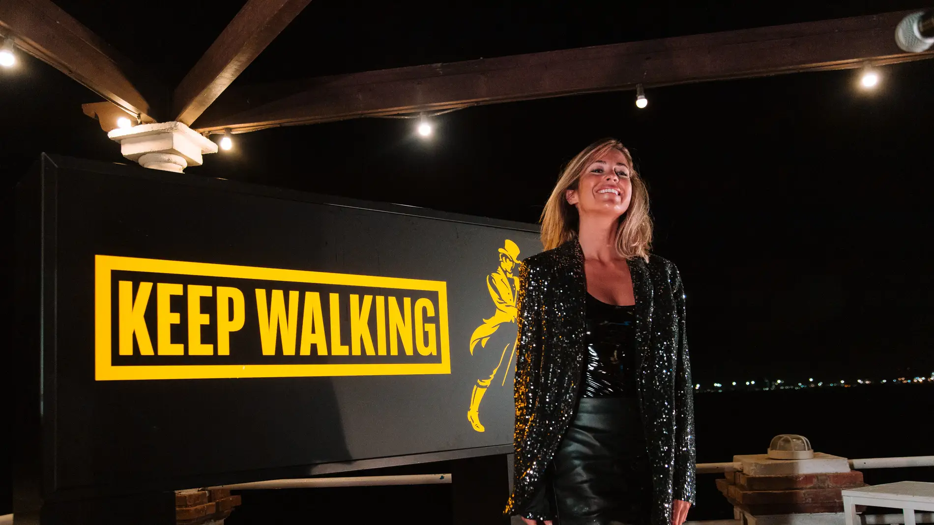 Sofía Ellar en concierto con Keep Walking Together