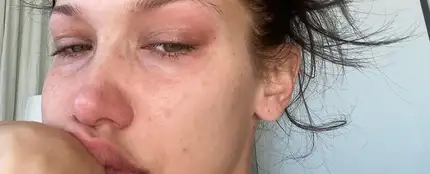 Bella Hadid muestra varias fotos llorando Bella Hadid muestra varias fotos llorando