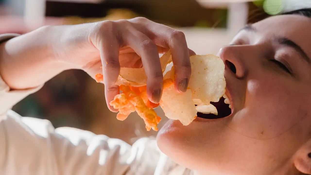 Cómo evitar los atracones de comida Cómo evitar los atracones de comida