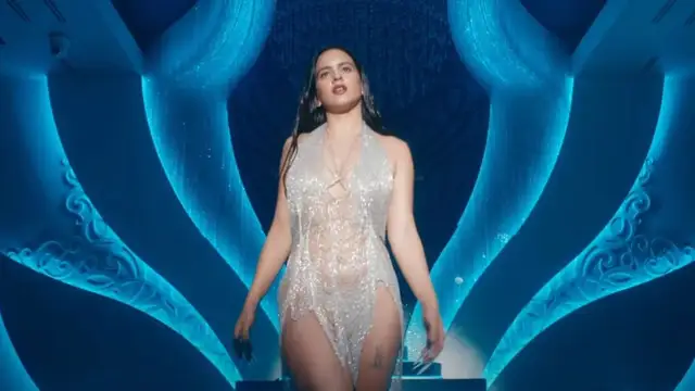 Rosalía en el videoclip de 'La Fama'