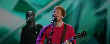 Ed SHeeran durante su actuación en los EMAs 2021 Ed SHeeran durante su actuación en los EMAs 2021